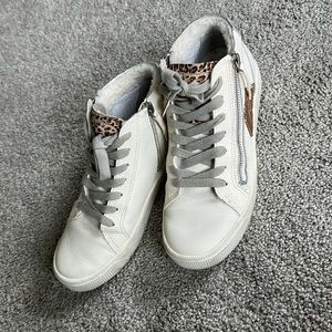 Dolce Vita Zonya Plush Hightop Sneaker EUC